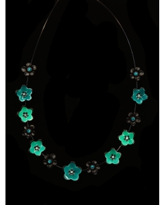 Ogrlica z veliko majhnimi rožicami