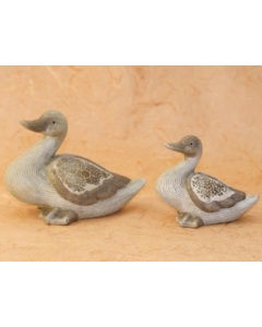 Keramična račka z elementi stekla za vrtni okras