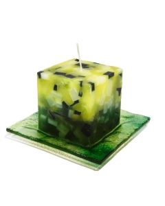 Oglata okrasna sveča z zelenim podstavkom v zelenem odtenku z mozaikom dim. 6*6*6 cm
