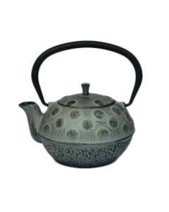 Emajlirani čajnik iz litega železa; siv s pokrovom in cedilom 0,5 l