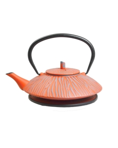 Emajlirani čajnik iz litega železa; oranžen s sivim tigrastim vzorcem - s pokrovom, cedilom in podstavkom 1L