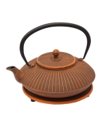 Emajlirani čajnik iz litega železa; oranžno rjav, s pokrovom, cedilom in podstavkom 1l
