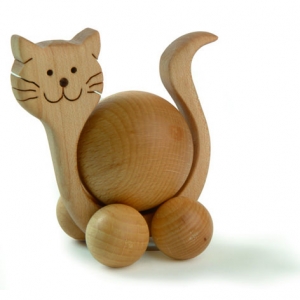 Lesena muca z vrtljivim trebuhom