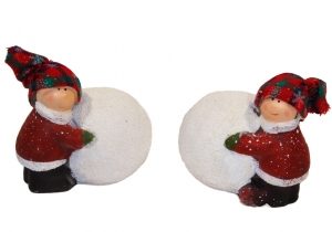 Keramični otrok s tekstilno kapo in snežno kepo